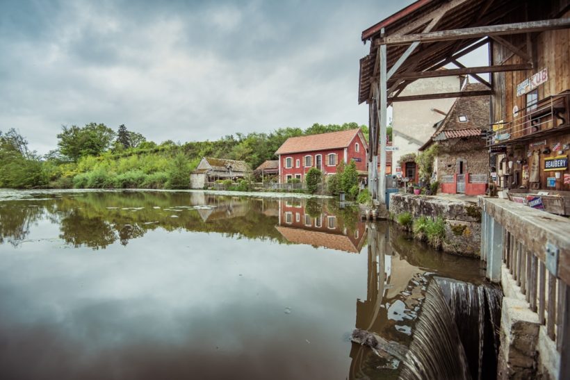 arrivée au Moulin d’Artus à Beaubery lieu de réception mariage